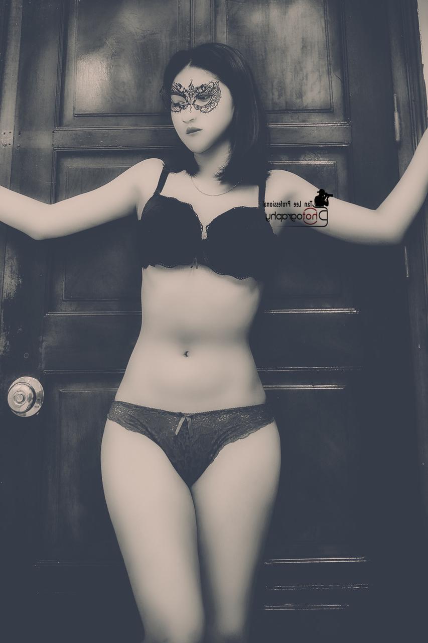20P Linda morena mostra seu corpo perfeito em lingerie sexy