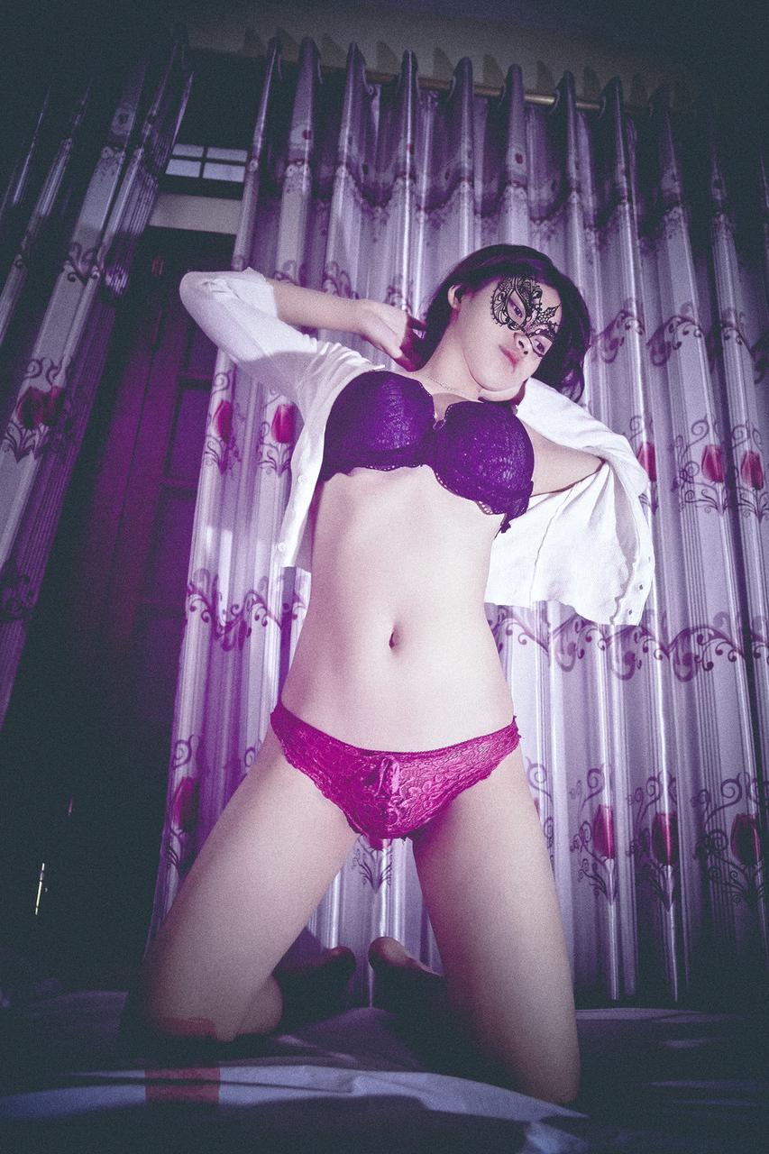 20P Linda morena mostra seu corpo perfeito em lingerie sexy