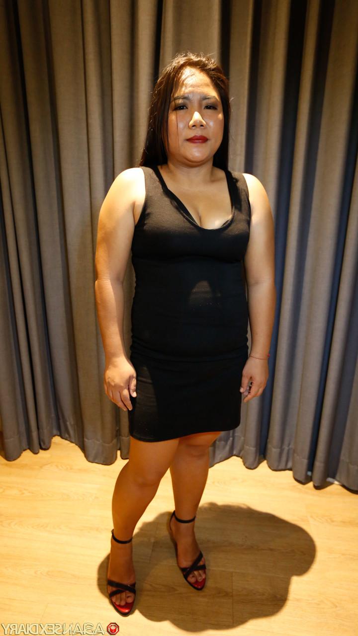 20P Chubby Asian MILF Net gives hot head and takes a dick up her cunt in POV