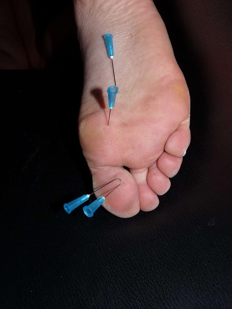 12P White girl is restrained and blindfolded while being penetrated with needles