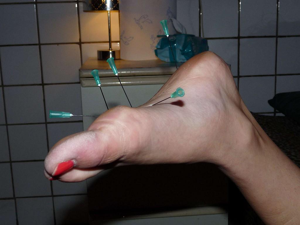 12P White girl is restrained and blindfolded while being penetrated with needles