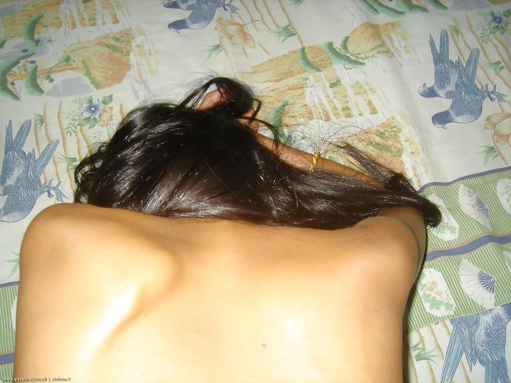 16P Femme mature asiatique en chaleur avec de petits seins se fait baiser par un mec blanc