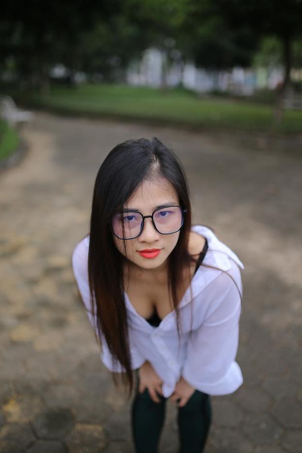 20P Pretty Asian babe Elena posing in her white shirt and pants outdoors