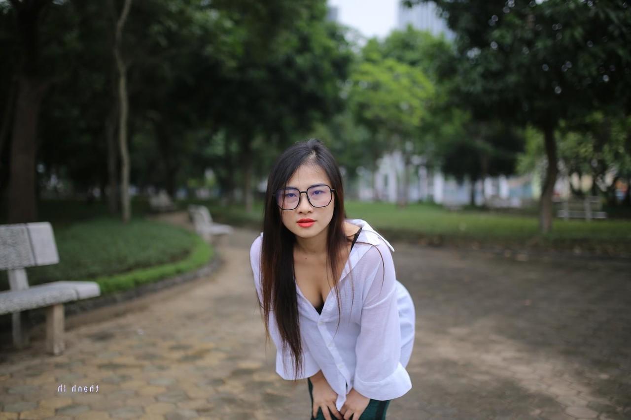 20P Pretty Asian babe Elena posing in her white shirt and pants outdoors