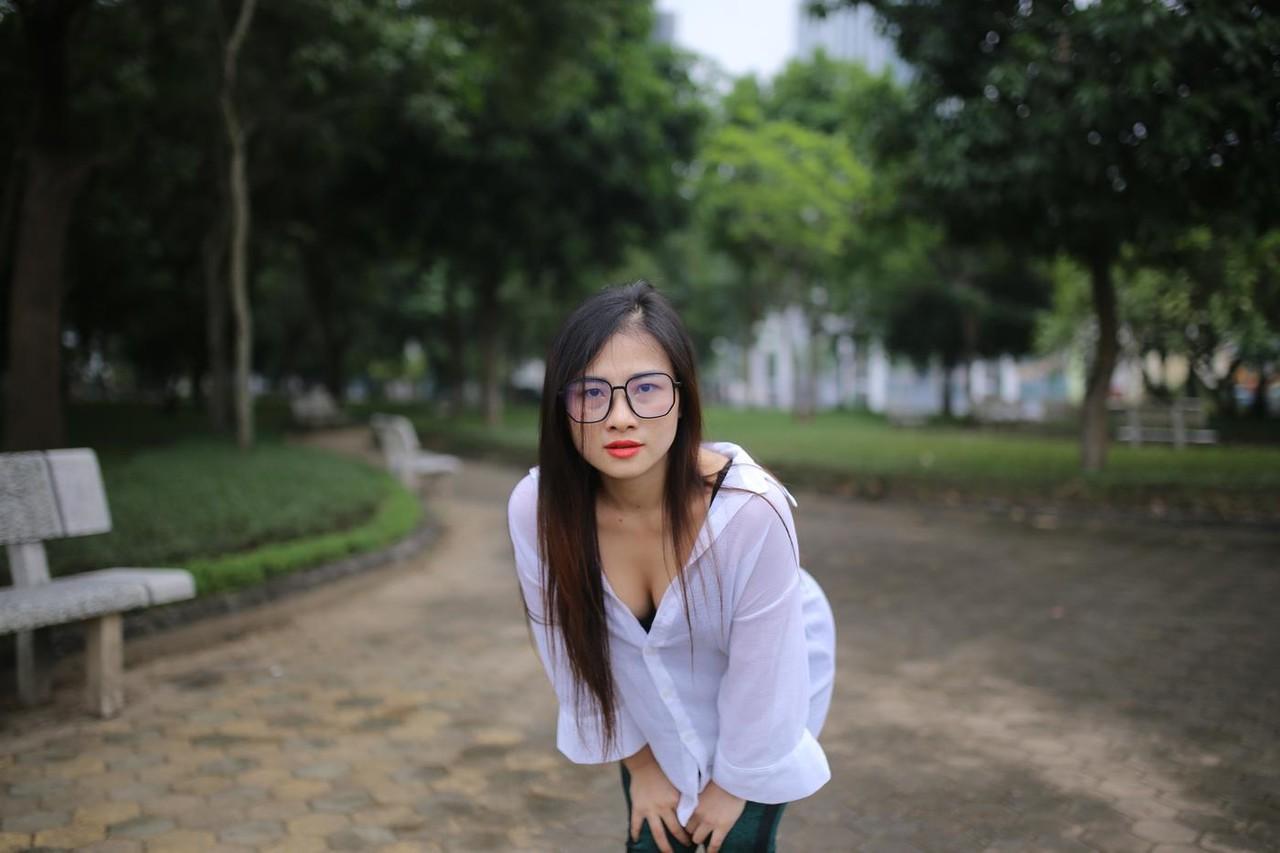 20P Pretty Asian babe Elena posing in her white shirt and pants outdoors