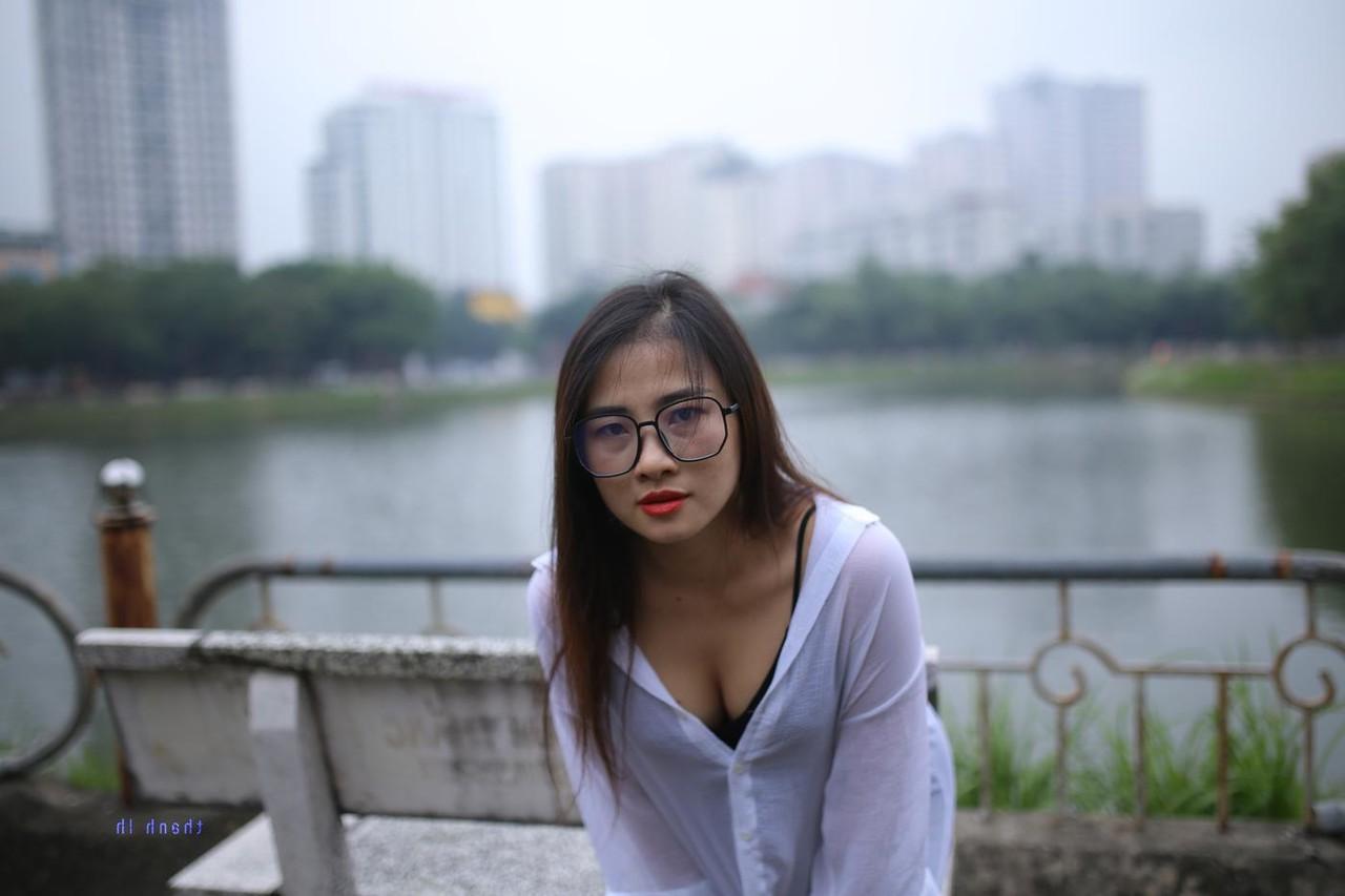 20P Pretty Asian babe Elena posing in her white shirt and pants outdoors