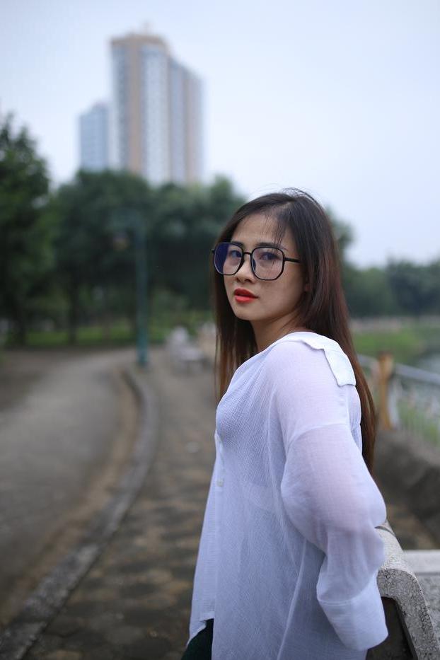 20P Pretty Asian babe Elena posing in her white shirt and pants outdoors