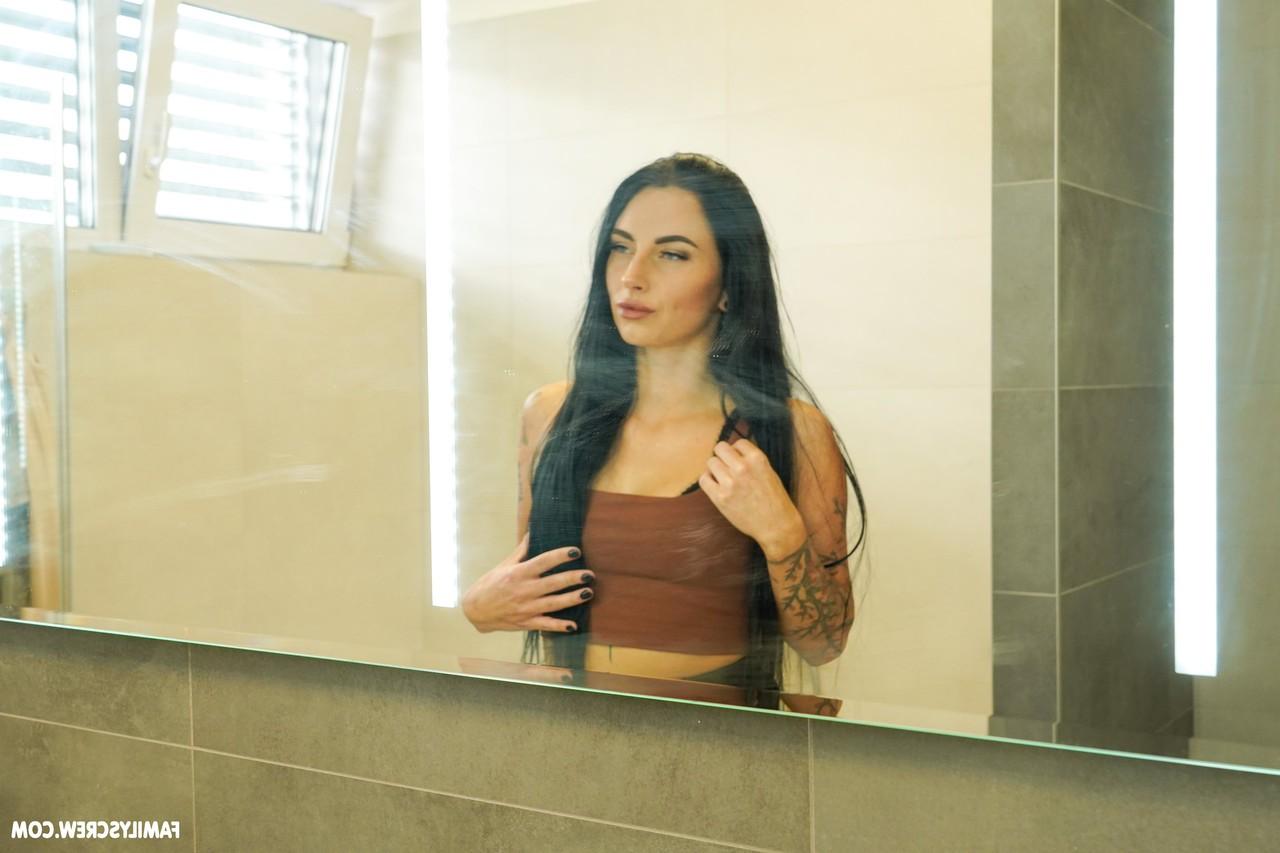 20P A morena safada Salina Shein gosta de sexo selvagem e hardcore com um marido traidor