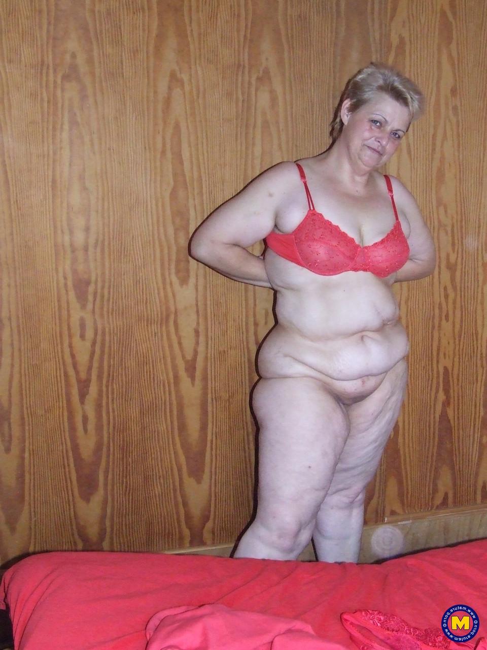 20P Short-haired BBW Ingrid rubs her pussy with a wine bottle and a sex toy