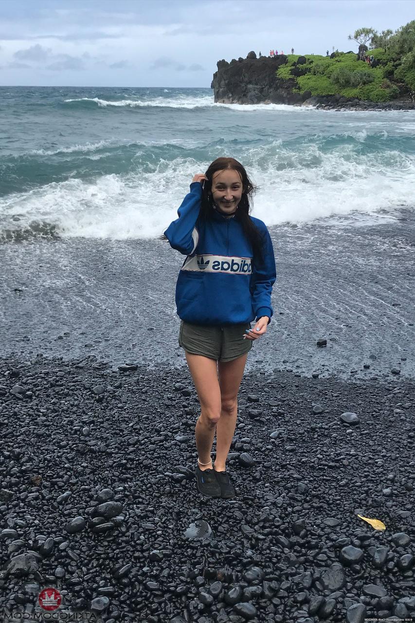 20P La joven delgada carmen rae se desnuda y posa en su compilación en solitario
