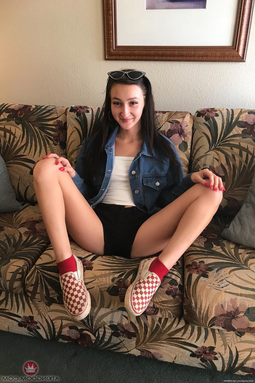 20P La joven delgada carmen rae se desnuda y posa en su compilación en solitario