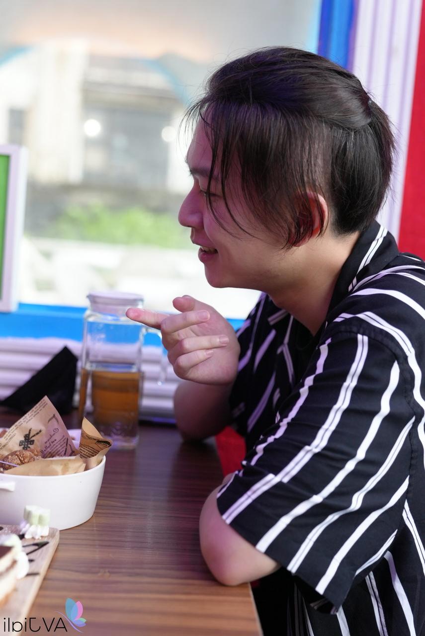 20P Chinese babe with big tits Xiao Ye Ye gets seduced & fucked on the first date