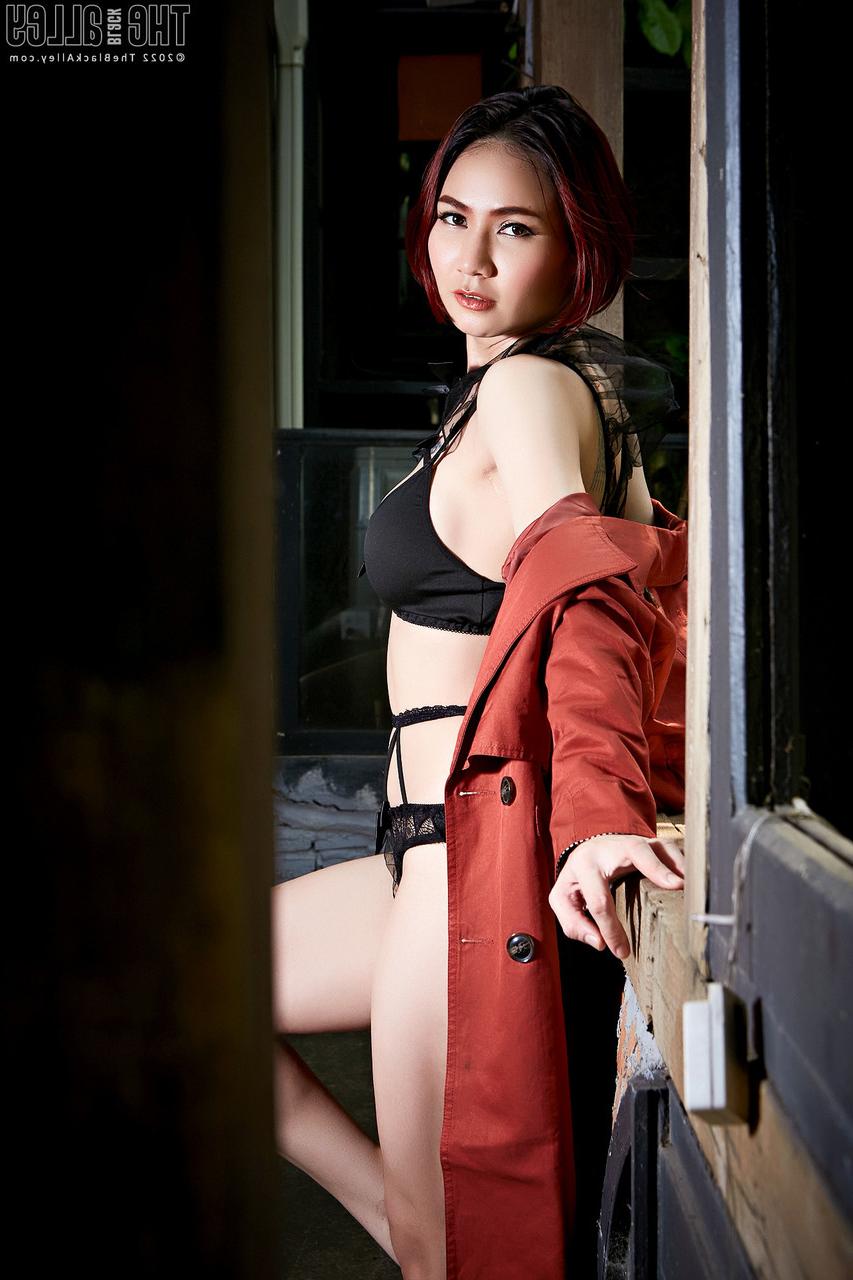 16P The Black Alley featuring Ellie Porn Gallery