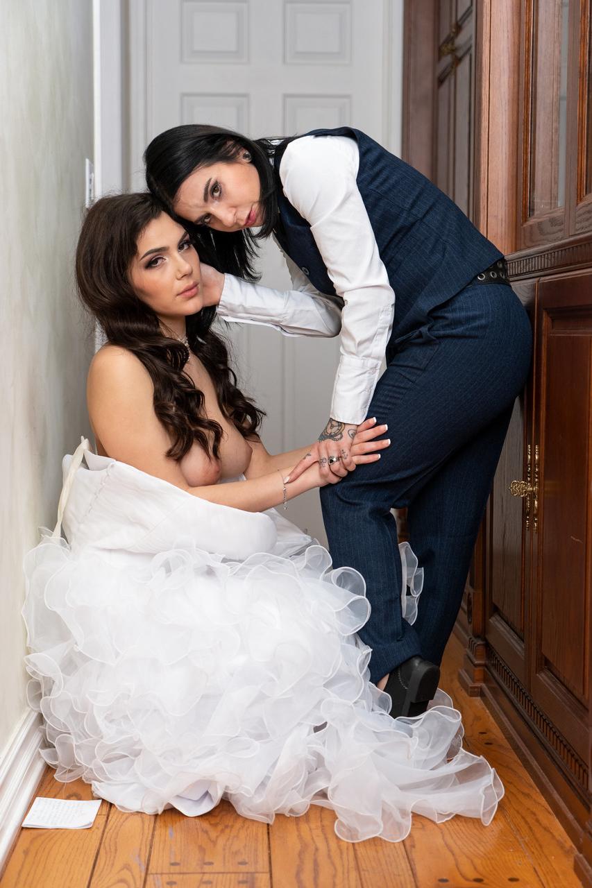20P Twistys Valentina Nappi, Joanna Angel