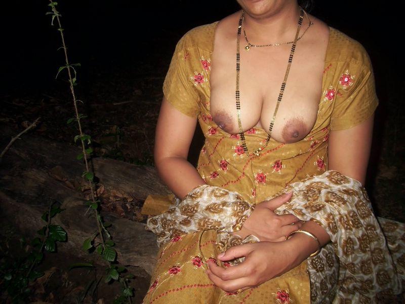 10P Amadora indiana expõe seus peitos pequenos antes de mostrar sua bunda nua