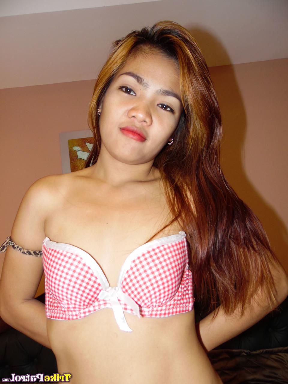 20P Filipina amadora Charlie Magno deixa cair a roupa e é fodida em ação POV
