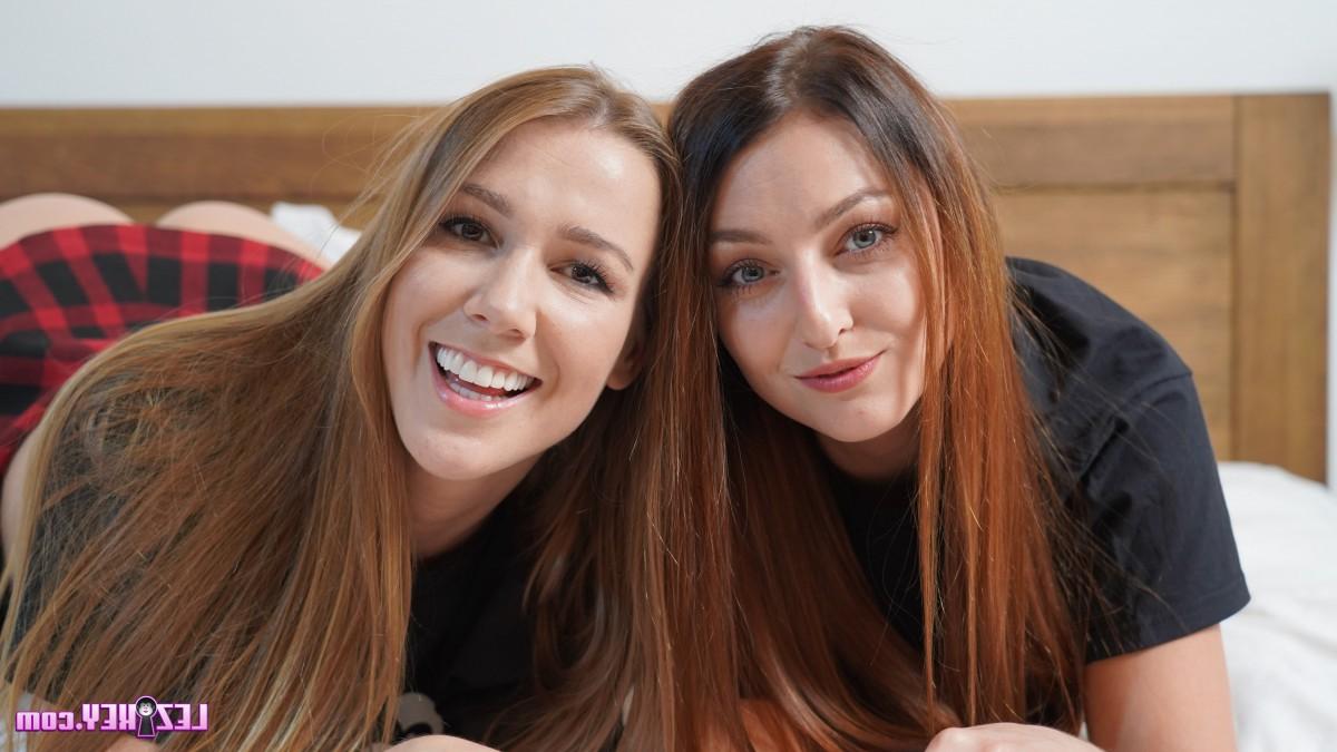 20P Las lesbianas Alexis Crystal y Katy Rose muestran sus culos y chochos desnudos antes del sexo