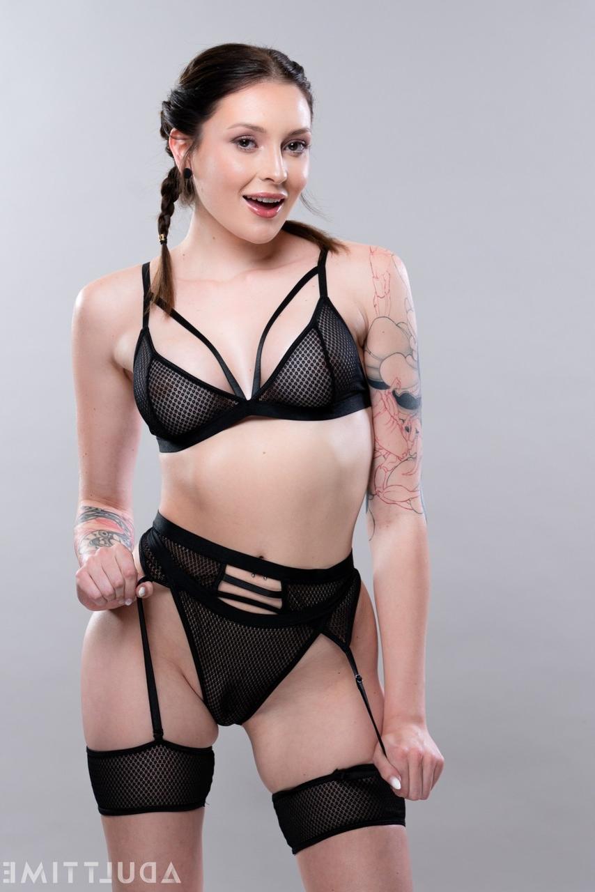 15P Transfixed performed by Kira Noir, Dee Williams Sex Images