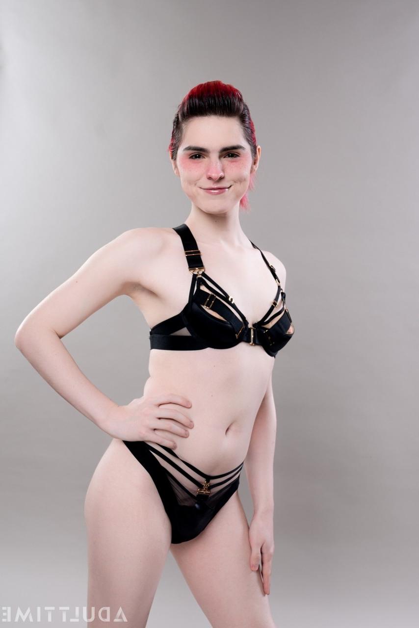 15P Transfixed performed by Kira Noir, Dee Williams Sex Images