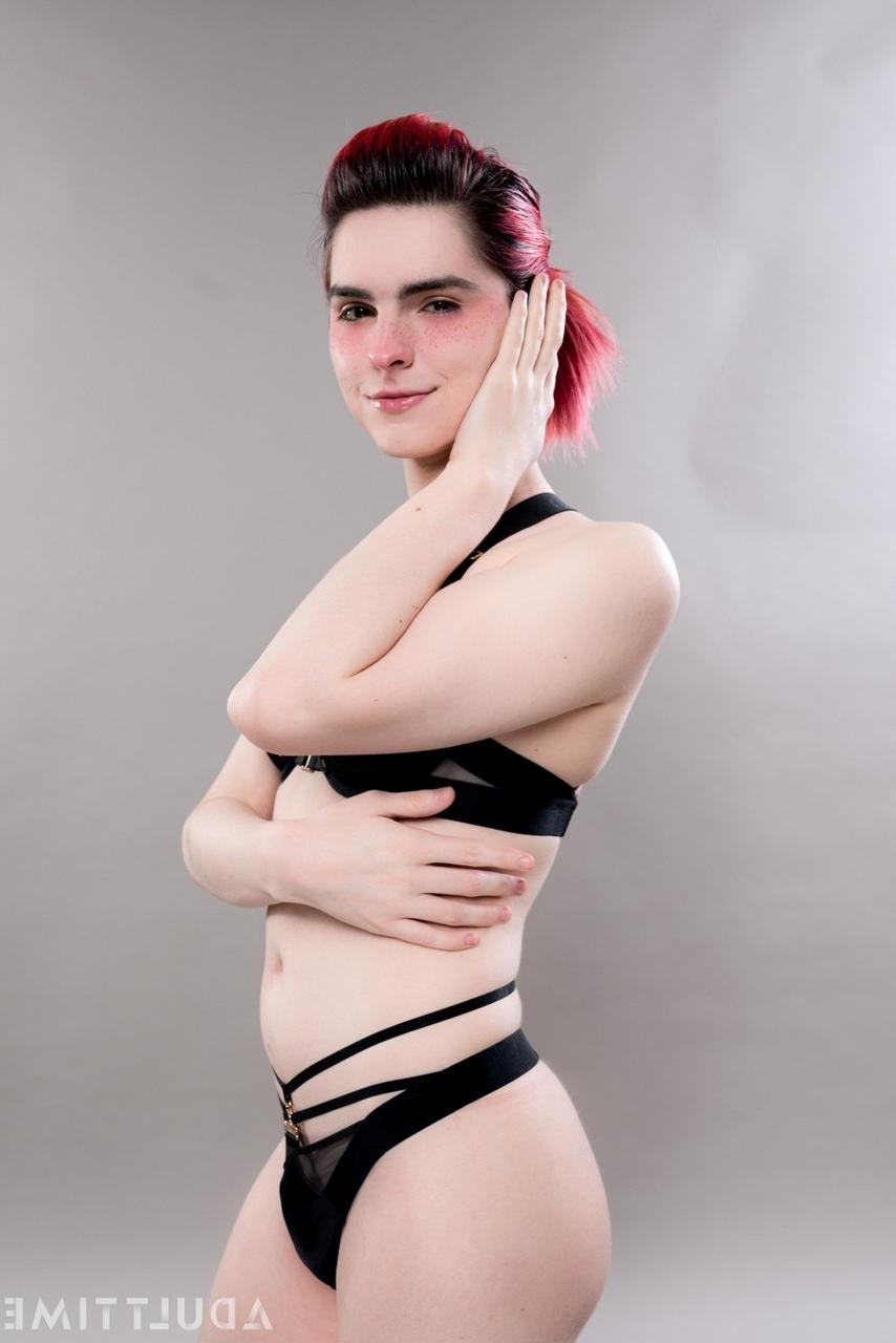 15P Transfixed performed by Kira Noir, Dee Williams Sex Images