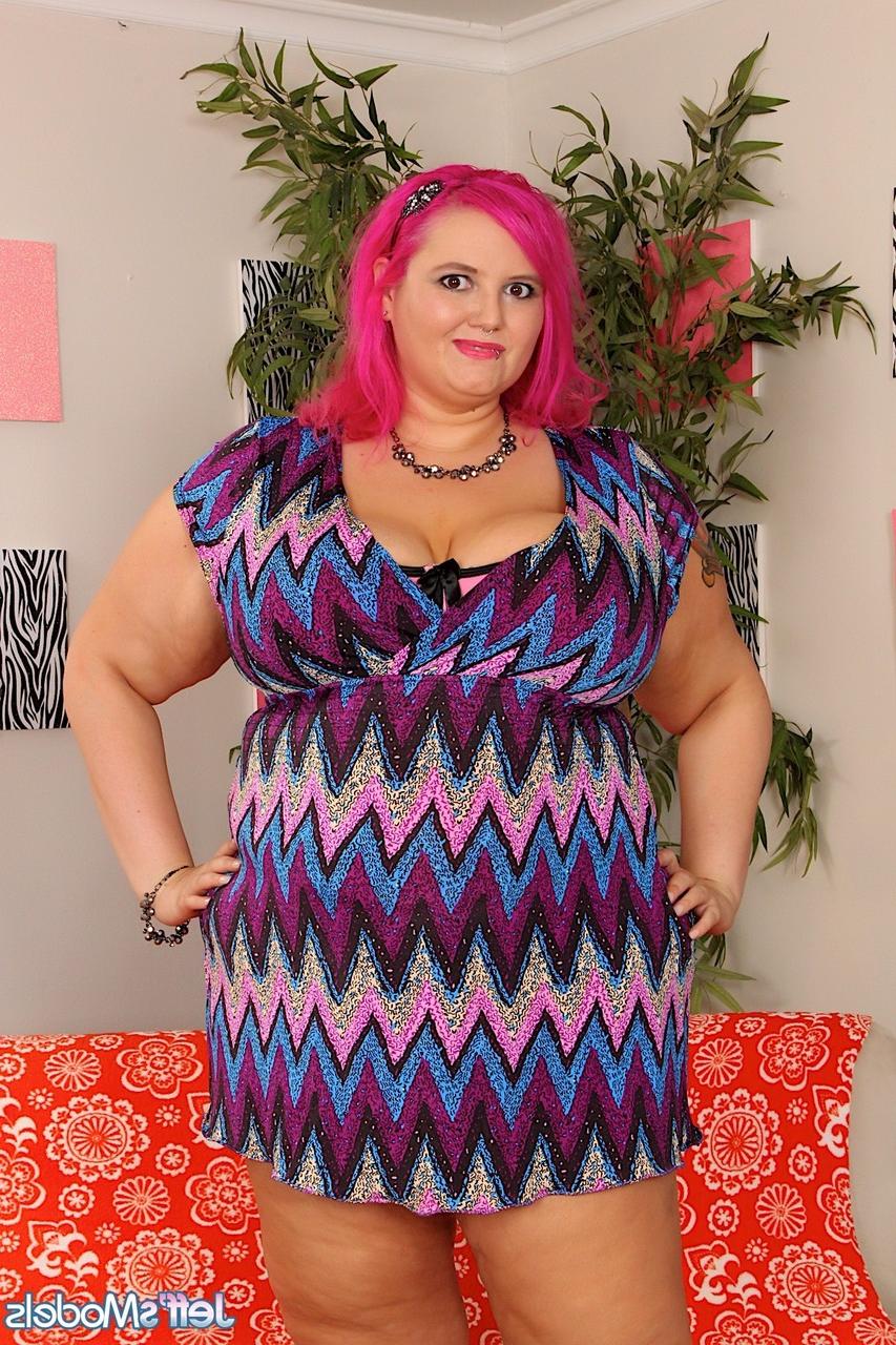 20P Sara Star, BBW aux cheveux roses, se fait baiser et jizzed par son admirateur.