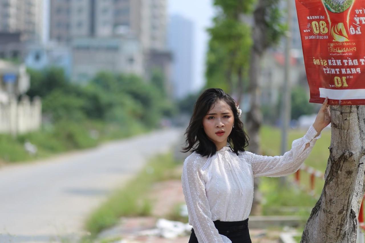 20P Dark-haired Asian babe Rosy Nhatle posing in her elegant outfit in public