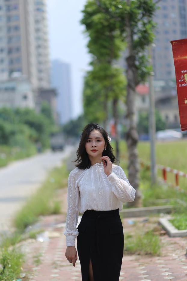 20P Dark-haired Asian babe Rosy Nhatle posing in her elegant outfit in public