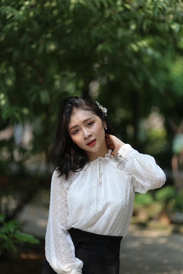 20P Dark-haired Asian babe Rosy Nhatle posing in her elegant outfit in public