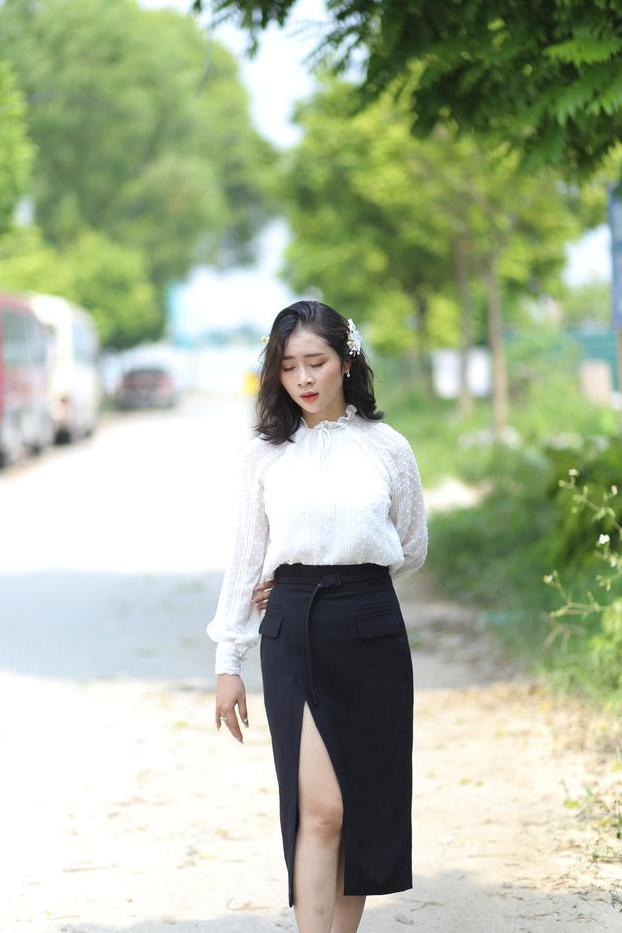 20P Dark-haired Asian babe Rosy Nhatle posing in her elegant outfit in public
