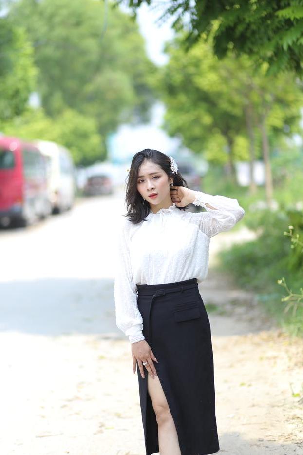 20P Dark-haired Asian babe Rosy Nhatle posing in her elegant outfit in public
