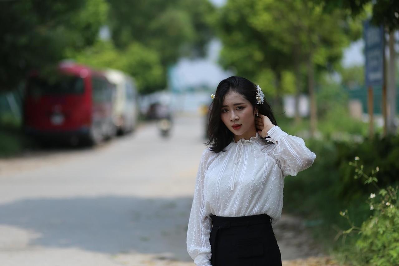 20P Dark-haired Asian babe Rosy Nhatle posing in her elegant outfit in public