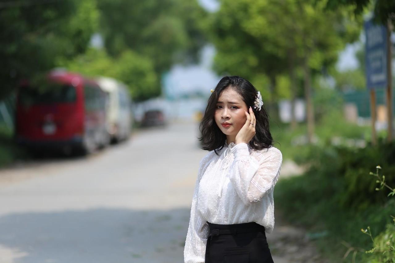 20P Dark-haired Asian babe Rosy Nhatle posing in her elegant outfit in public