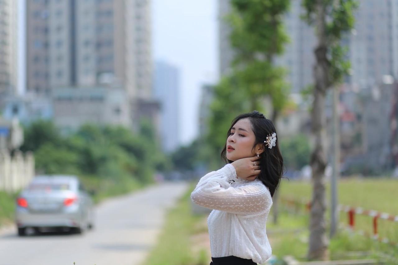 20P Dark-haired Asian babe Rosy Nhatle posing in her elegant outfit in public