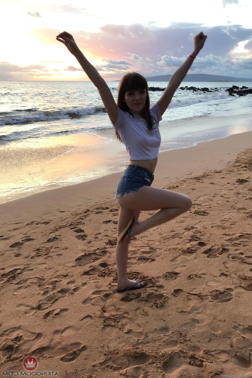 20P セクシーなアメリカ人美女アリヤ・ブリンが夏のコンピレーションで熱い体を披露