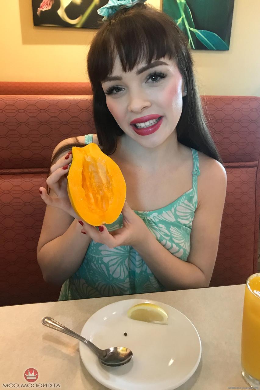 20P セクシーなアメリカ人美女アリヤ・ブリンが夏のコンピレーションで熱い体を披露