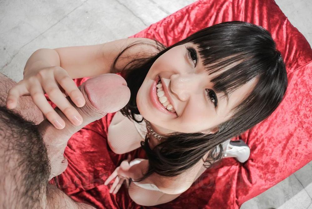 15P La bombón japonesa Kotomi Asakura eyacula después de tener relaciones sexuales