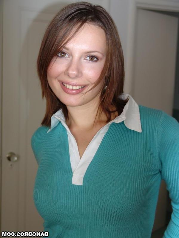 20P Die vollbusige Amateurin Carol gibt einem riesigen Schwanz ein umgekehrtes Cowgirl und einen Doggystyle-Ritt