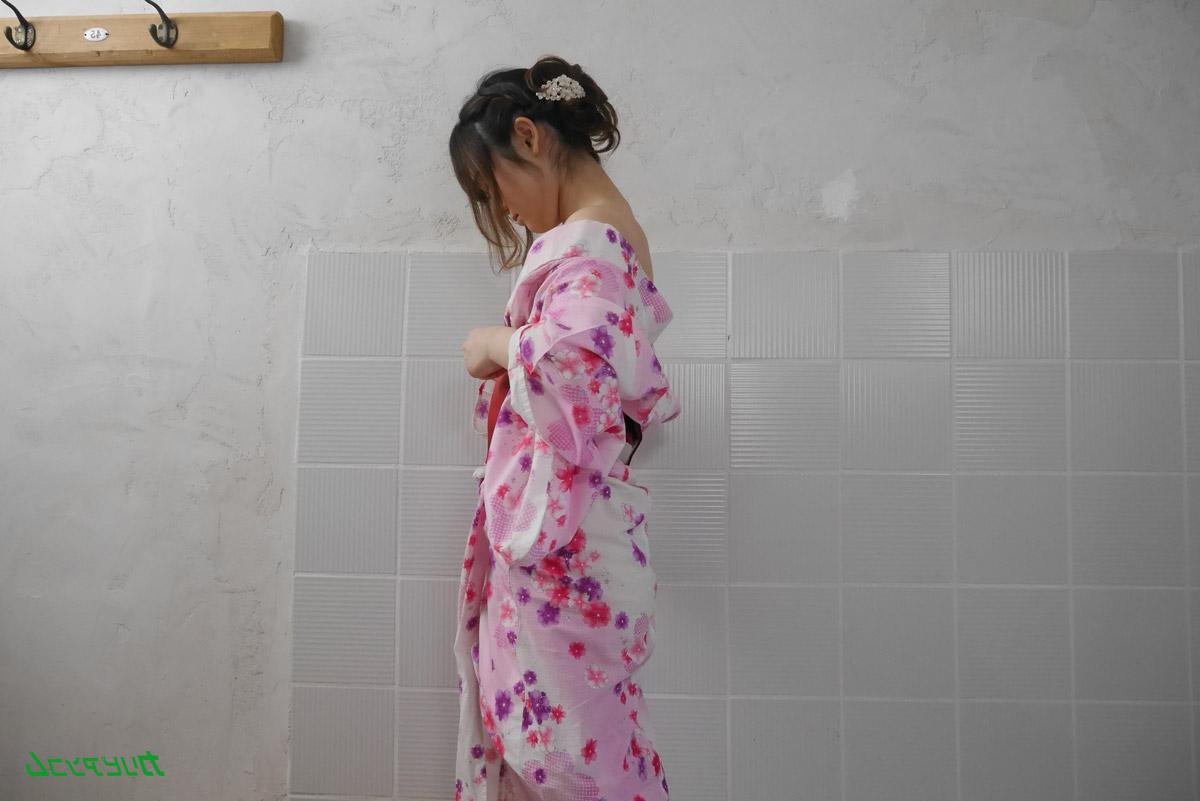20P A jovem namorada asiática Reira Kitagawa tem sua buceta peluda fodida em uma banheira