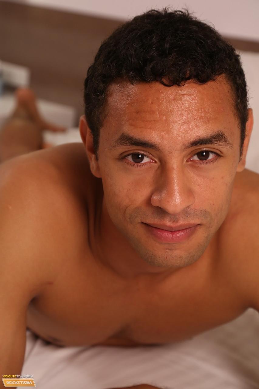 20P Homossexuais excêntricos Trent King e Daniel Flores tiram a roupa e desfrutam de sexo oral e anal