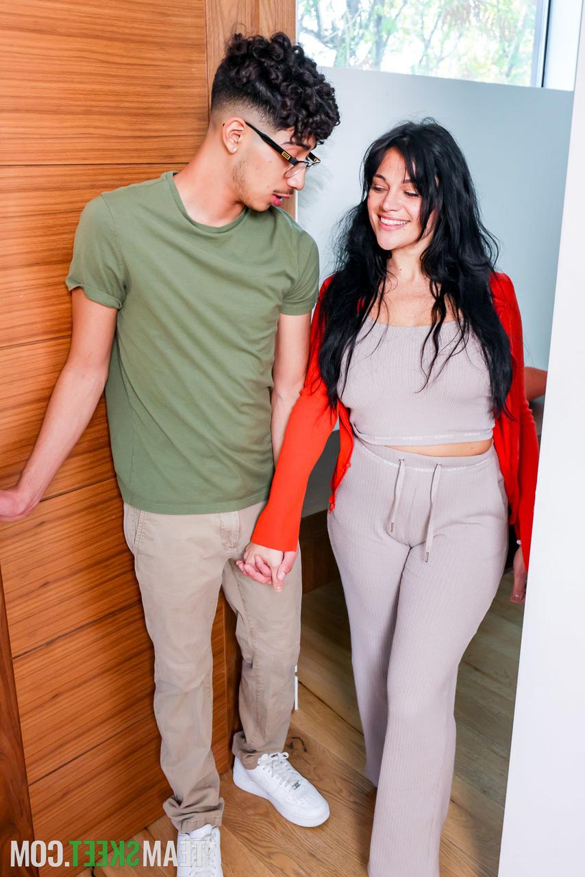 20P MILFs with big tits Mona Azar and Bunny Madison screw a nerd in a threesome