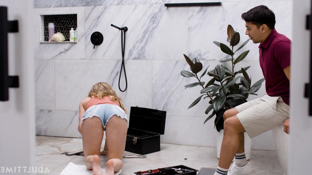 20P A mãe loira safada Cory Chase gosta de sexo selvagem e hardcore com o enteado