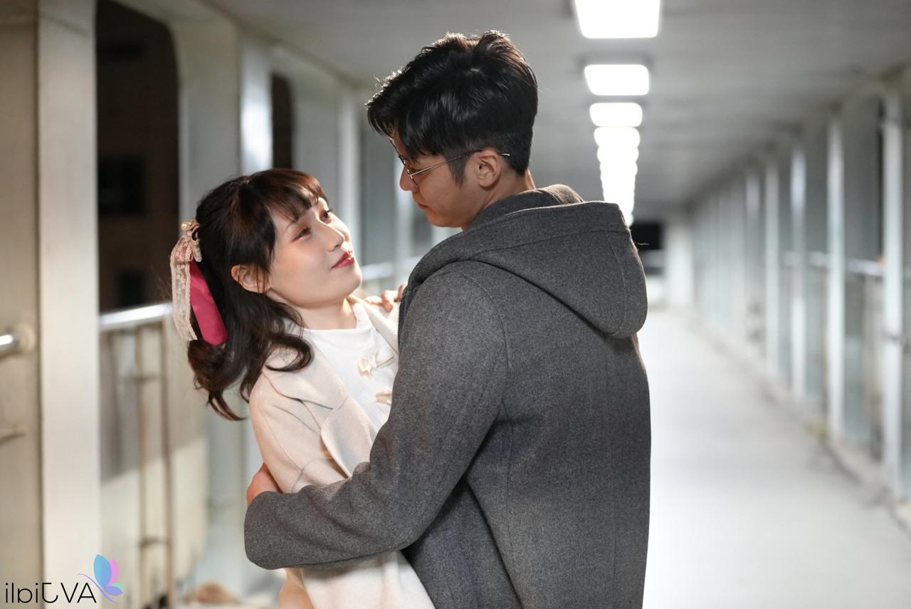 20P アジアの巨乳のかわい子ちゃん、Xiao Ye Ye が後ろから陰部を詰められる