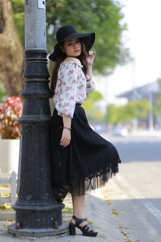 20P Pretty Asian babe posing in her gorgeous blouse, skirt and heels outdoors
