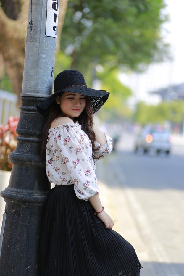20P Pretty Asian babe posing in her gorgeous blouse, skirt and heels outdoors