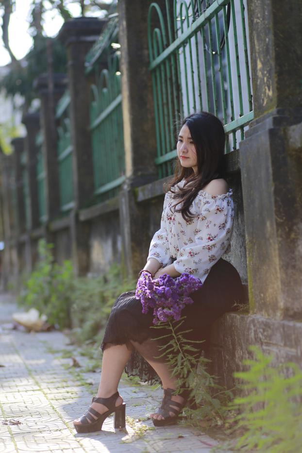 20P Pretty Asian babe posing in her gorgeous blouse, skirt and heels outdoors