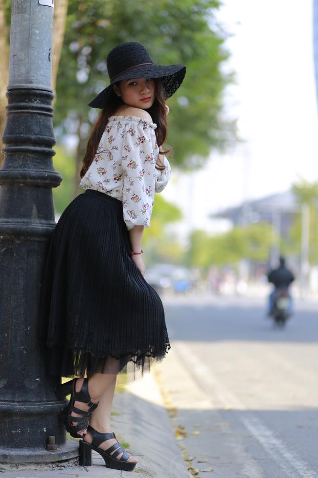 20P Pretty Asian babe posing in her gorgeous blouse, skirt and heels outdoors