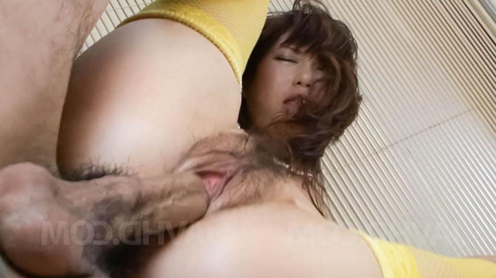 15P Das japanische Mädchen Naho Kojima masturbiert, bevor sie Sex mit ihrem Liebhaber hat