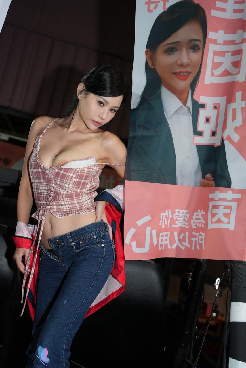 20P Sexy Asian supermodel Xianerai has a satisfying quickie with her assistant