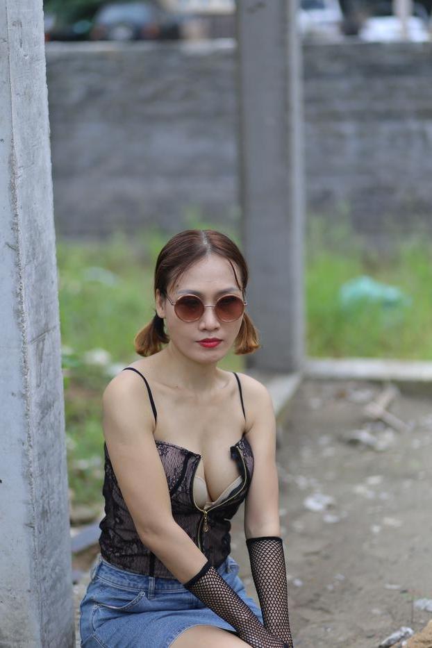 20P Hot Asian model with sunglasses Julia Lyly poses in her sexy outfit in public