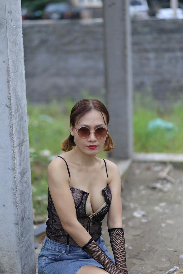 20P Hot Asian model with sunglasses Julia Lyly poses in her sexy outfit in public